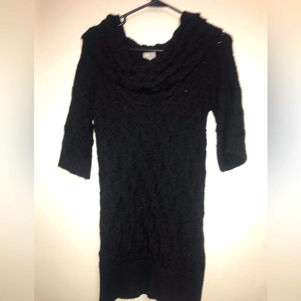 Black medium knitted sweater, long. Swooped collar